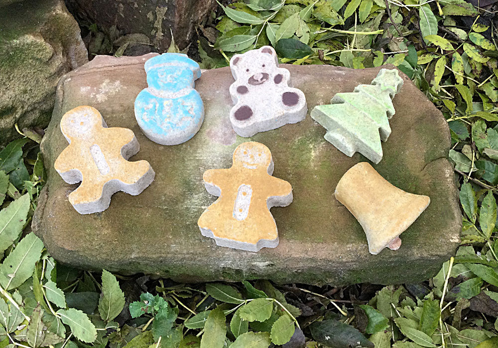 “NOVELTY HANGING BIRD FOOD”  GIFT SET